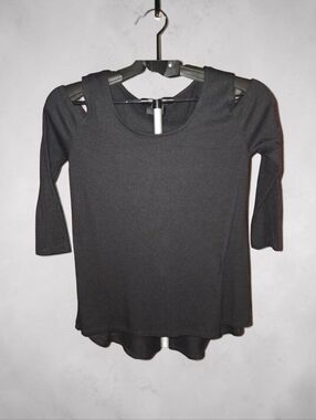 W5 Black Ribbed Knit Top Cutout Shoulders 3/4 Sleeve Size Medium